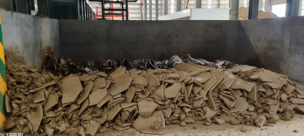 AG贵宾会通沟污泥治理现场